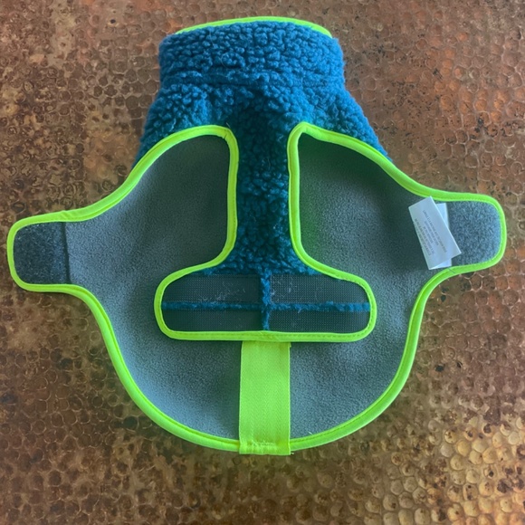 RC Pets Tundra Fleece Coat. Sea Blue & Fluorescent Yellow. Size 8 (XS) - Picture 5 of 9